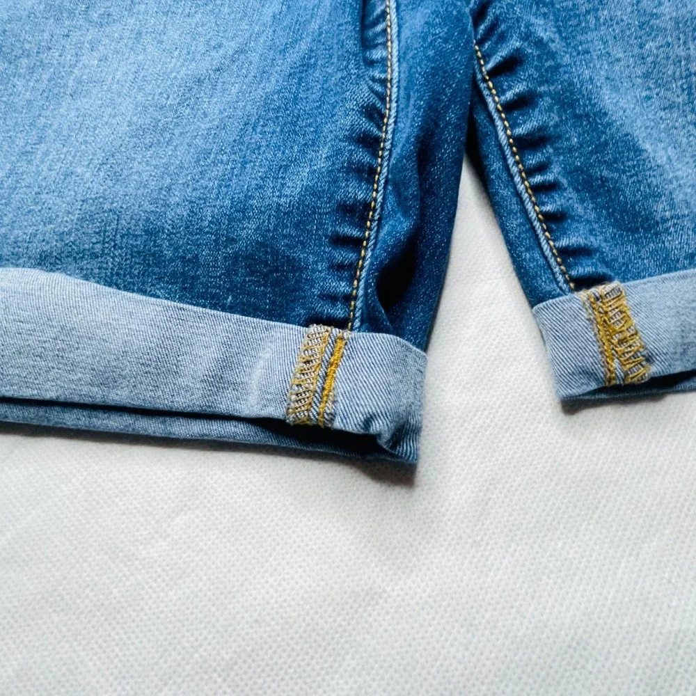 Apt 9 Bermuda Shorts Womens 18 Light Wash Stretch Denim Cuffed Plus Size 18